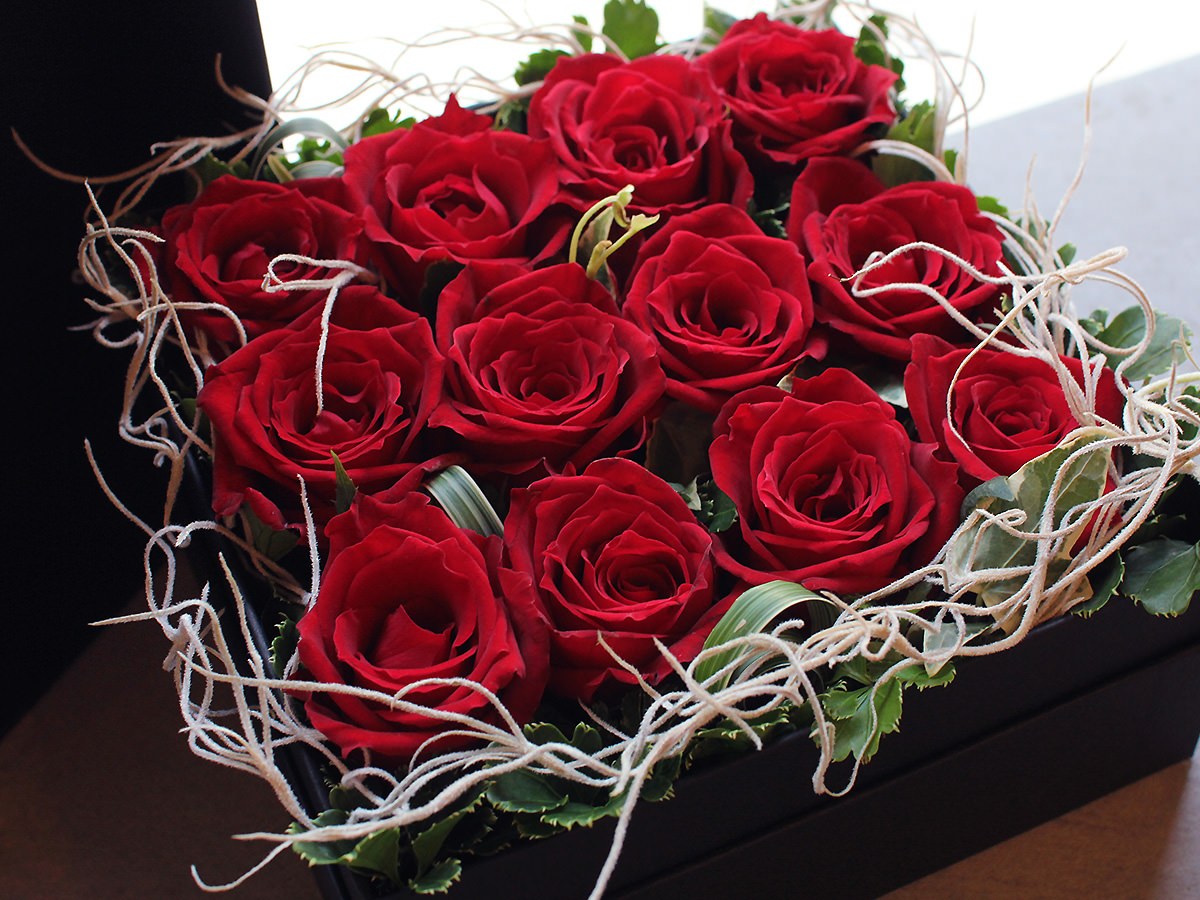 Dozen Roses Box Arrangement