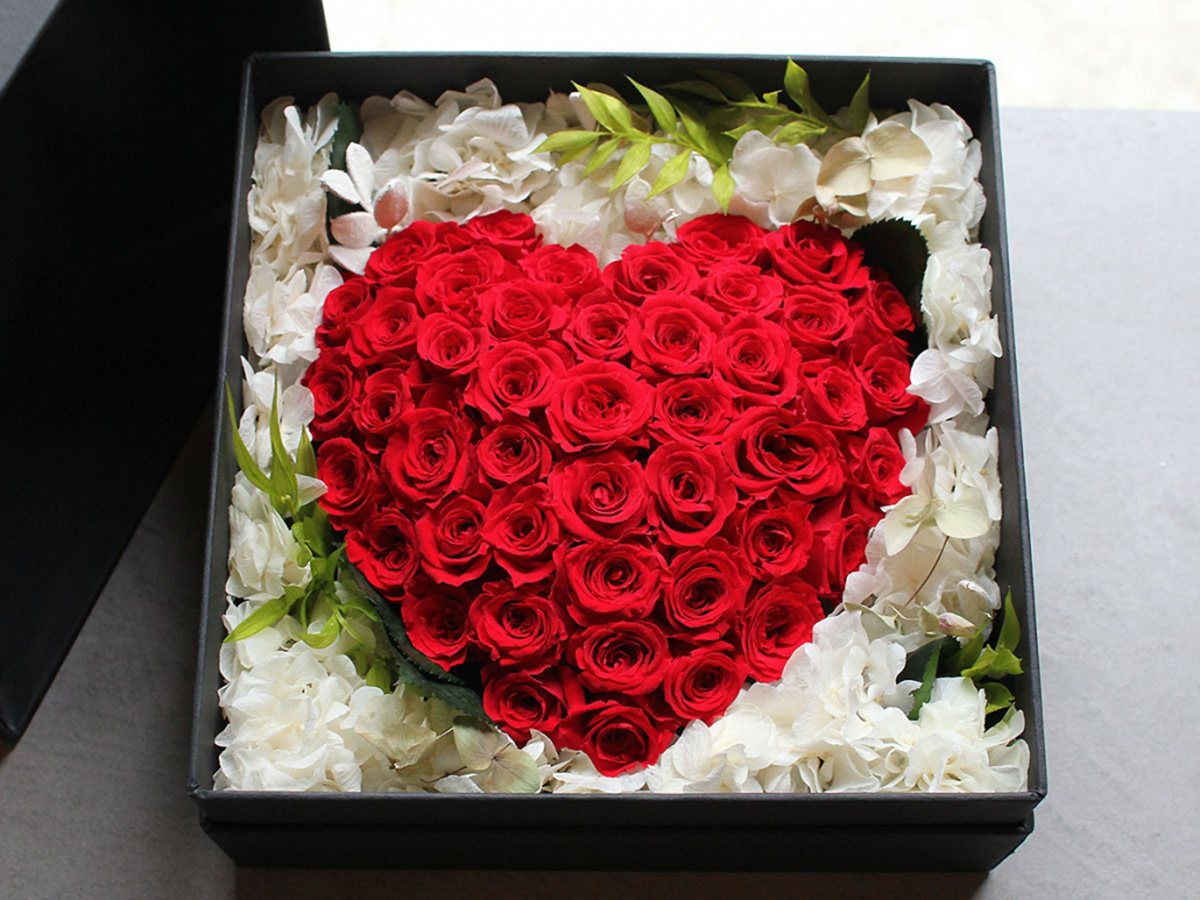 Preserved Flower Heart Rose Box Arrangement