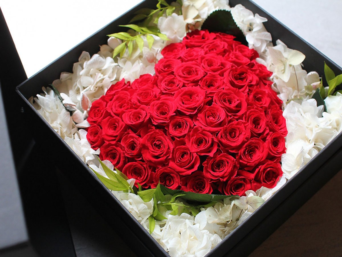 Preserved Flower Heart Rose Box Arrangement